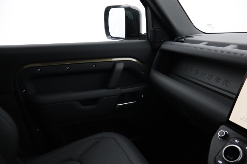 LAND ROVER DEFENDER 3.0 D250 X-Dynamic SE 90 3dr Auto 5969401