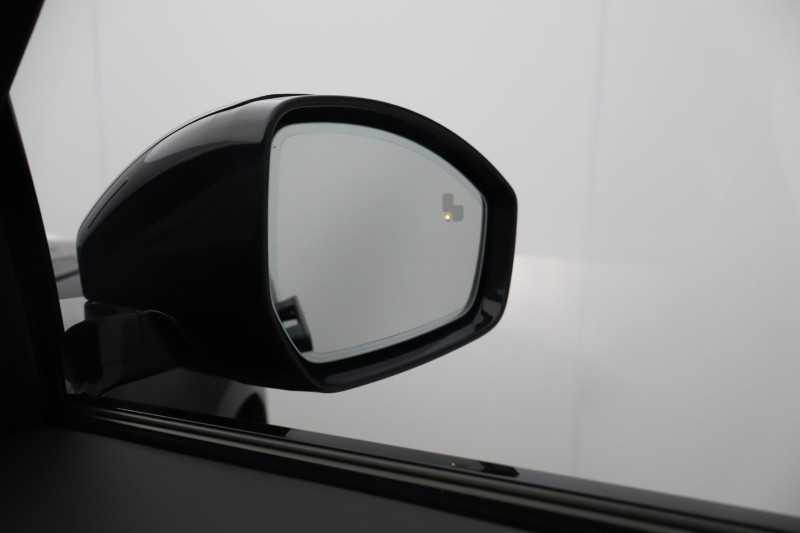  LAND ROVER RANGE ROVER VELAR 3.0 D300 MHEV Belgravia Edition Satin 5dr Auto 5599415