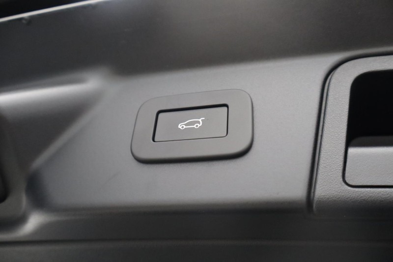  LAND ROVER RANGE ROVER VELAR 3.0 D300 MHEV Belgravia Edition Satin 5dr Auto 5599387