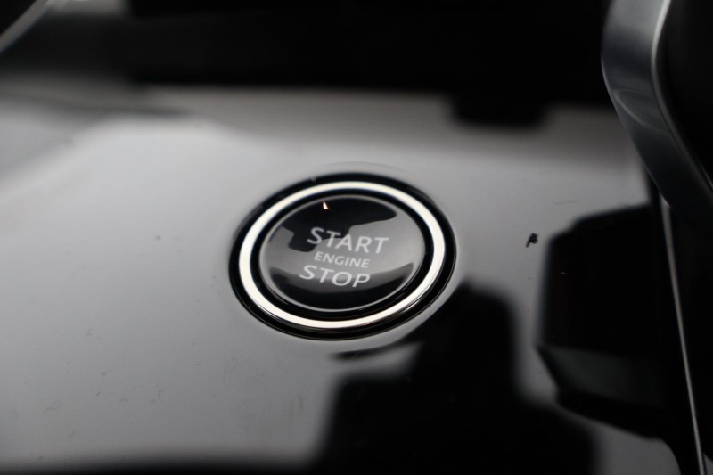  LAND ROVER RANGE ROVER SPORT 3.0 D250 Battersea Edition 5dr Auto 5656035