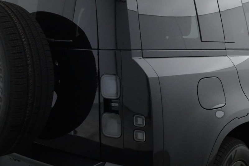  LAND ROVER DEFENDER 3.0 D250 X-Dynamic SE 110 5dr Auto 5917488