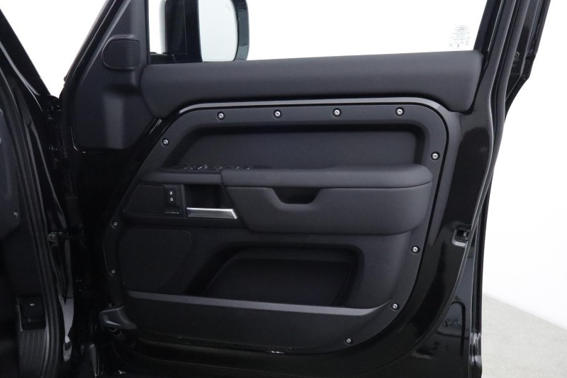  LAND ROVER DEFENDER 3.0 D250 X-Dynamic SE 110 5dr Auto 5917527