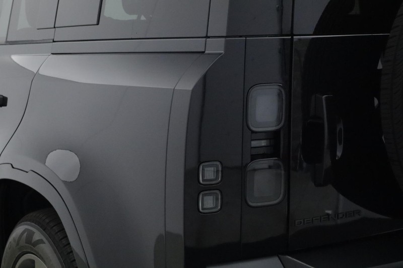  LAND ROVER DEFENDER 3.0 D250 X-Dynamic SE 110 5dr Auto 5917490