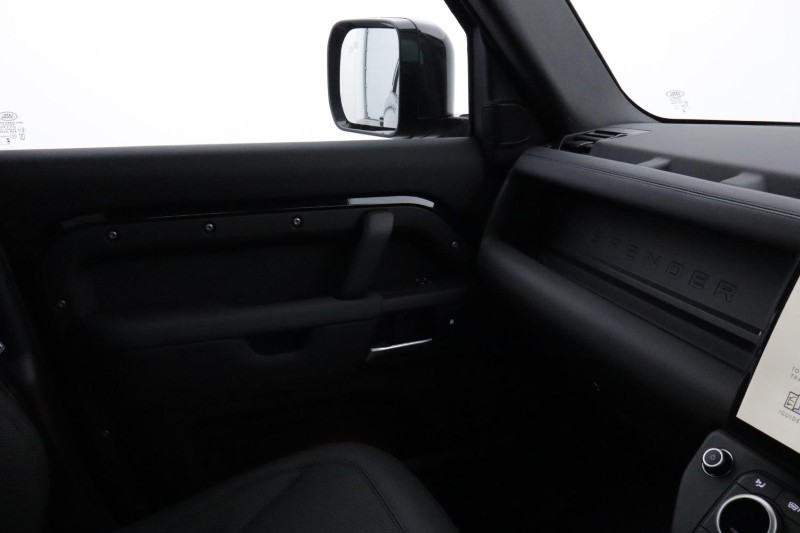  LAND ROVER DEFENDER 3.0 D250 X-Dynamic SE 110 5dr Auto 5917551