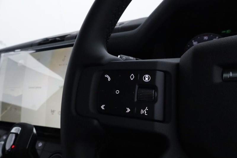  LAND ROVER DEFENDER 3.0 D250 X-Dynamic SE 110 5dr Auto 5917533