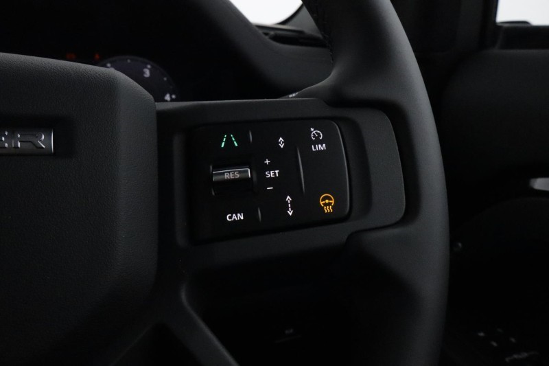  LAND ROVER DEFENDER 3.0 D250 X-Dynamic SE 110 5dr Auto 5917532
