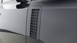 LAND ROVER DEFENDER 3.0 D250 X-Dynamic SE 110 5dr Auto 5917508