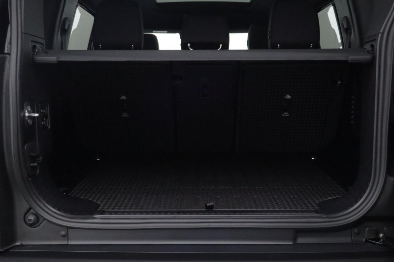  LAND ROVER DEFENDER 3.0 D250 X-Dynamic SE 110 5dr Auto 5917495