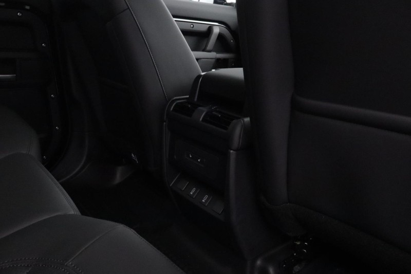  LAND ROVER DEFENDER 3.0 D250 X-Dynamic SE 110 5dr Auto 5917507