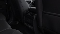 LAND ROVER DEFENDER 3.0 D250 X-Dynamic SE 110 5dr Auto 5917507
