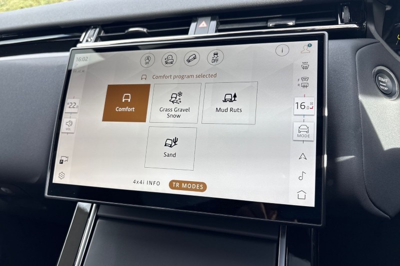 2025 (25) LAND ROVER RANGE ROVER VELAR 2.0 D200 MHEV Dynamic SE 5dr Auto 4548993