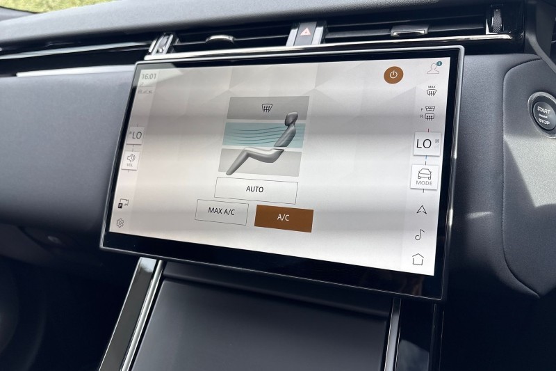 2025 (25) LAND ROVER RANGE ROVER VELAR 2.0 D200 MHEV Dynamic SE 5dr Auto 4548988