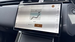 2025 (25) LAND ROVER RANGE ROVER VELAR 2.0 D200 MHEV Dynamic SE 5dr Auto 4548988