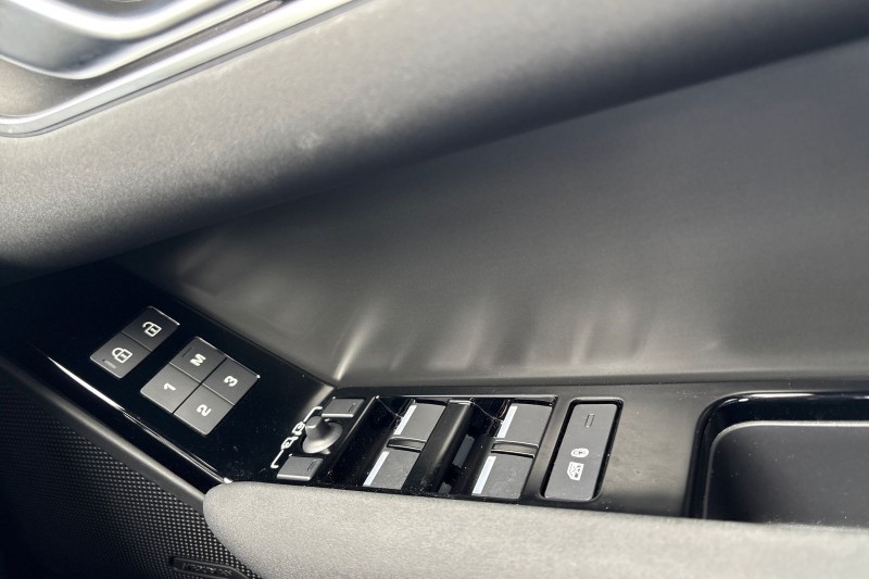 2025 (25) LAND ROVER RANGE ROVER VELAR 2.0 D200 MHEV Dynamic SE 5dr Auto 4548977