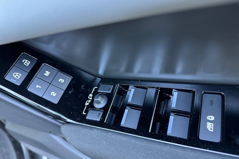 2025 (25) LAND ROVER RANGE ROVER VELAR 2.0 D200 MHEV Dynamic SE 5dr Auto 4554376