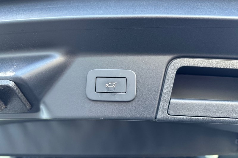 2025 (25) LAND ROVER RANGE ROVER VELAR 2.0 D200 MHEV Dynamic SE 5dr Auto 4554395