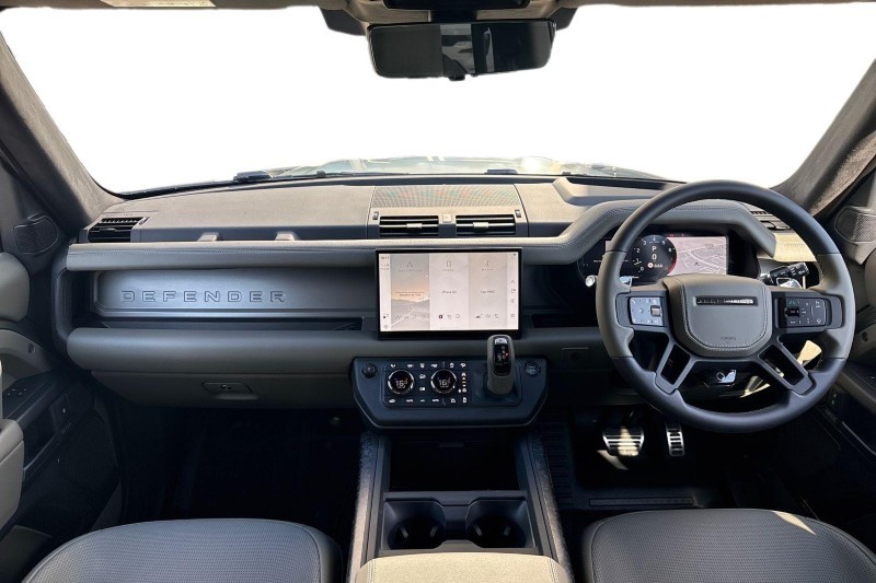 2025 (25) LAND ROVER DEFENDER 4.4 P635 Octa Edition One 110 5dr Auto 4523880