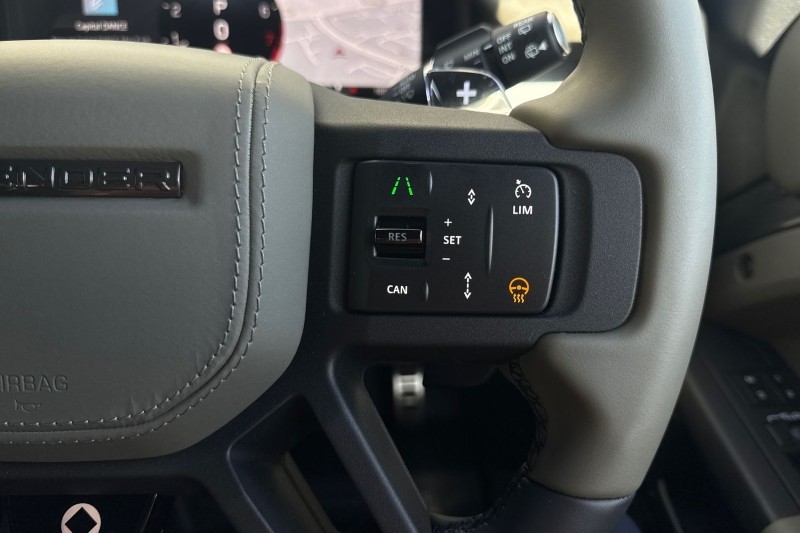 2025 (25) LAND ROVER DEFENDER 4.4 P635 Octa Edition One 110 5dr Auto 4523888