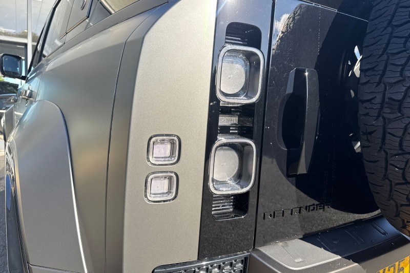 2025 (25) LAND ROVER DEFENDER 4.4 P635 Octa Edition One 110 5dr Auto 4523857