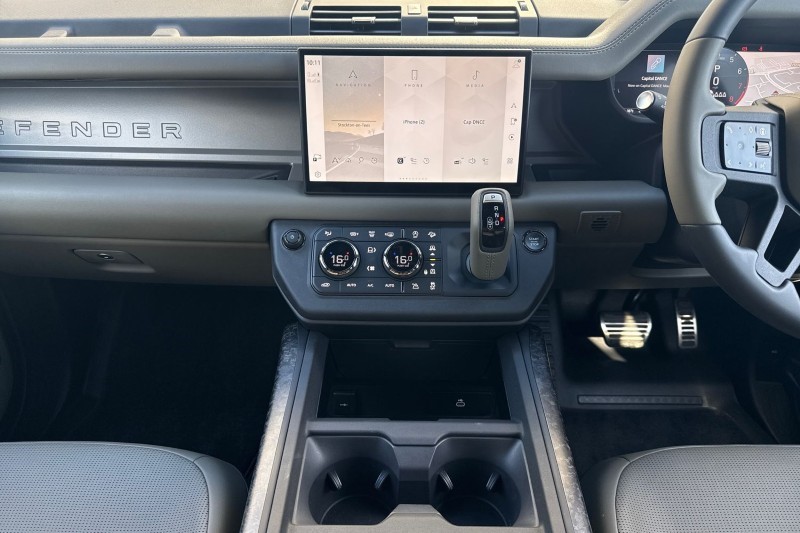 2025 (25) LAND ROVER DEFENDER 4.4 P635 Octa Edition One 110 5dr Auto 4523885