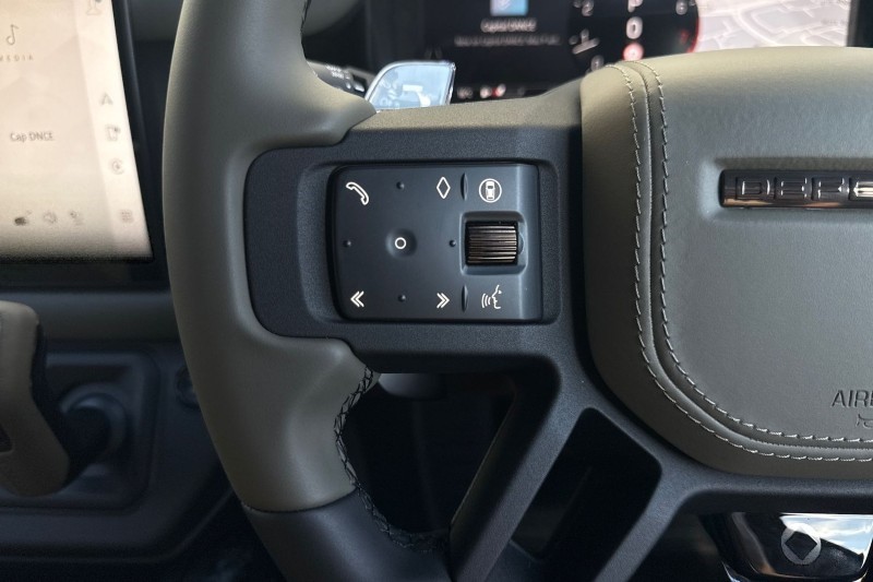 2025 (25) LAND ROVER DEFENDER 4.4 P635 Octa Edition One 110 5dr Auto 4523867