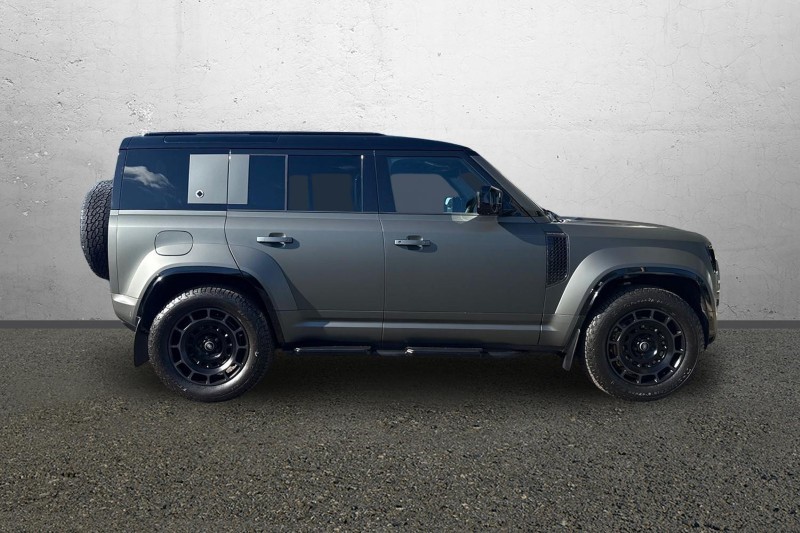 2025 (25) LAND ROVER DEFENDER 4.4 P635 Octa Edition One 110 5dr Auto 4523876