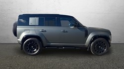 2025 (25) LAND ROVER DEFENDER 4.4 P635 Octa Edition One 110 5dr Auto 4523876
