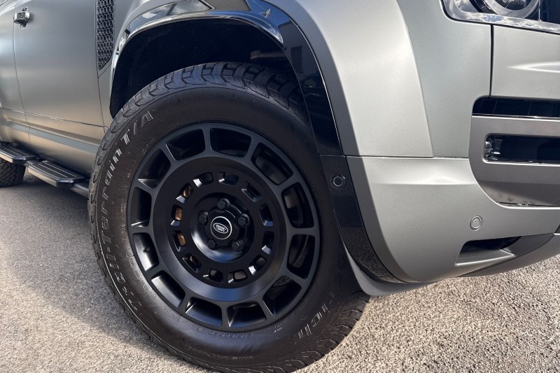 2025 (25) LAND ROVER DEFENDER 4.4 P635 Octa Edition One 110 5dr Auto 4523901