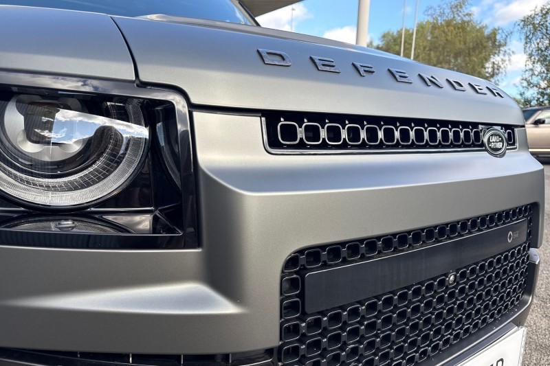 2025 (25) LAND ROVER DEFENDER 4.4 P635 Octa Edition One 110 5dr Auto 4523900