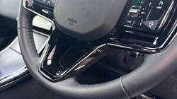 2025 (25) LAND ROVER RANGE ROVER VELAR 2.0 D200 MHEV Dynamic SE 5dr Auto 4550704