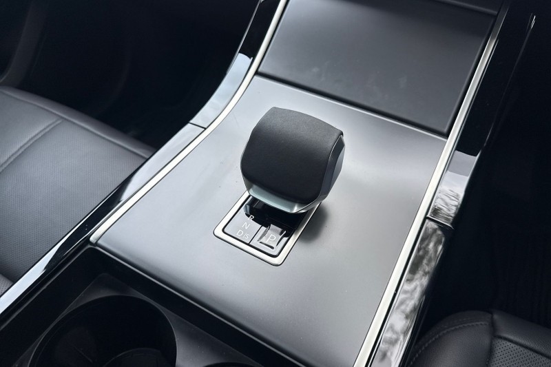 2025 (25) LAND ROVER RANGE ROVER VELAR 2.0 D200 MHEV Dynamic SE 5dr Auto 4544098