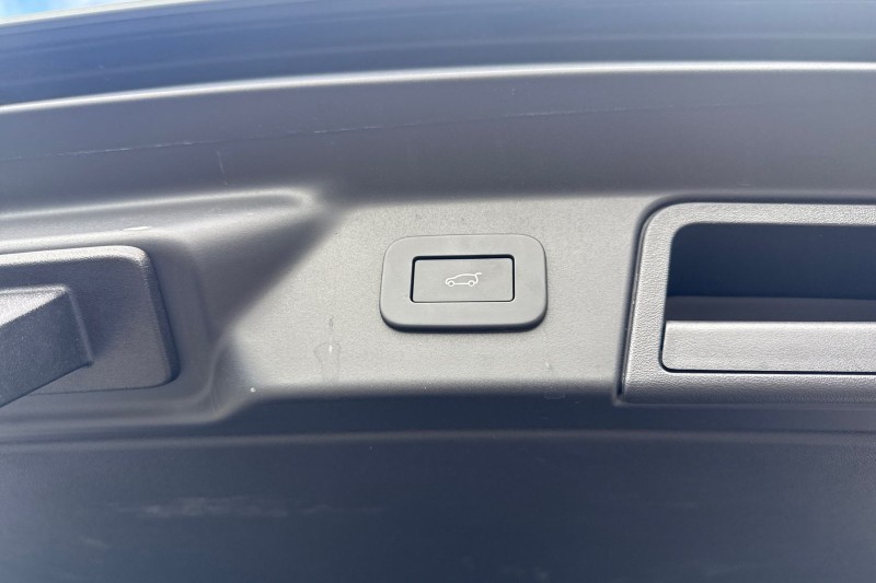 2025 (25) LAND ROVER RANGE ROVER VELAR 2.0 D200 MHEV Dynamic SE 5dr Auto 4544123