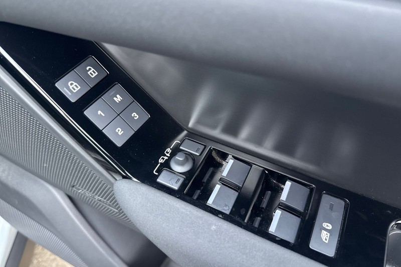 2025 (25) LAND ROVER RANGE ROVER VELAR 2.0 D200 MHEV Dynamic SE 5dr Auto 4544108