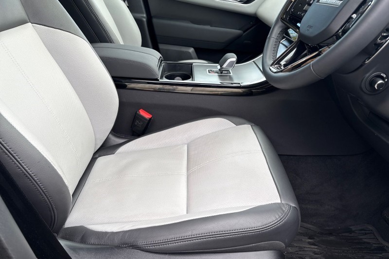 2025 (25) LAND ROVER RANGE ROVER VELAR 2.0 D200 MHEV Dynamic SE 5dr Auto 4550210