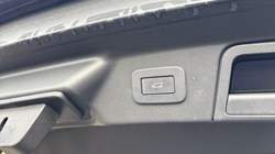 2025 (25) LAND ROVER RANGE ROVER VELAR 2.0 D200 MHEV Dynamic SE 5dr Auto 4550228