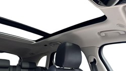 2025 (25) LAND ROVER RANGE ROVER VELAR 2.0 D200 MHEV Dynamic SE 5dr Auto 4550205