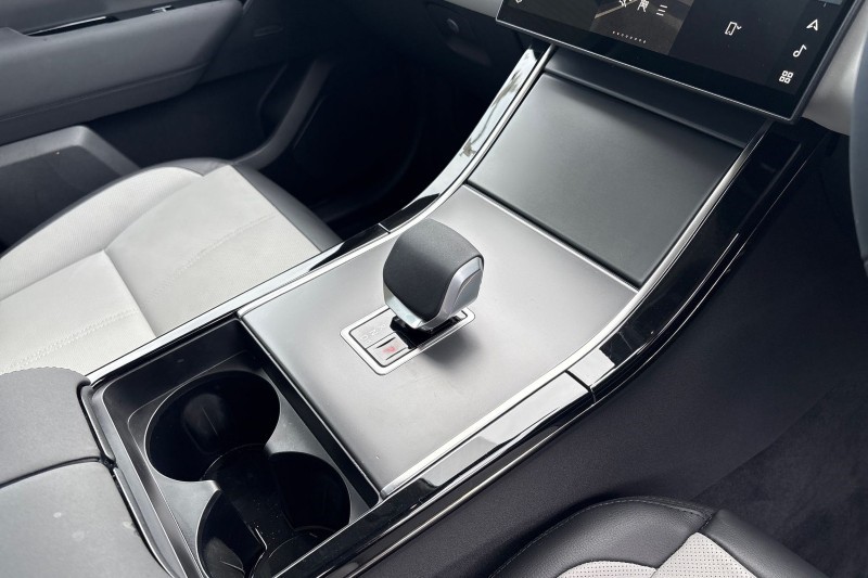 2025 (25) LAND ROVER RANGE ROVER VELAR 2.0 D200 MHEV Dynamic SE 5dr Auto 4550197