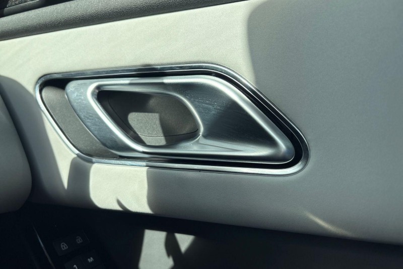 2025 (25) LAND ROVER RANGE ROVER VELAR 2.0 D200 MHEV Dynamic SE 5dr Auto 4550207