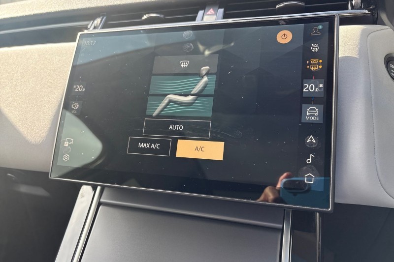 2025 (25) LAND ROVER RANGE ROVER VELAR 2.0 D200 MHEV Dynamic SE 5dr Auto 4550219