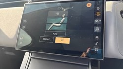 2025 (25) LAND ROVER RANGE ROVER VELAR 2.0 D200 MHEV Dynamic SE 5dr Auto 4550219