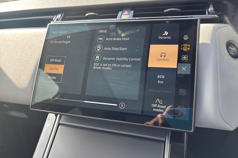 2025 (25) LAND ROVER RANGE ROVER VELAR 2.0 D200 MHEV Dynamic SE 5dr Auto 4550220