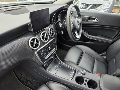 2017 (17) MERCEDES-BENZ A CLASS A180d Sport Premium 5dr Auto