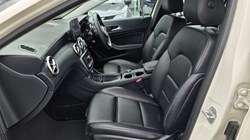 2017 (17) MERCEDES-BENZ A CLASS A180d Sport Premium 5dr Auto 3058004