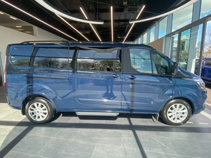 2021 (21) FORD COMMERCIAL TOURNEO CUSTOM 2.0 EcoBlue 130ps Low Roof 8 Seater Titanium