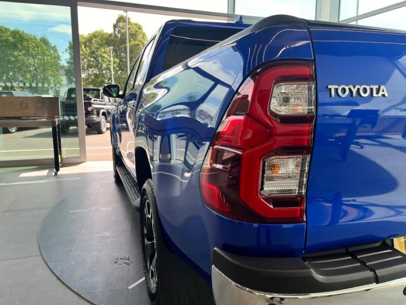 2023 (23) TOYOTA COMMERCIAL HILUX Invincible D/Cab Pick Up 2.8 D-4D Auto 3349700