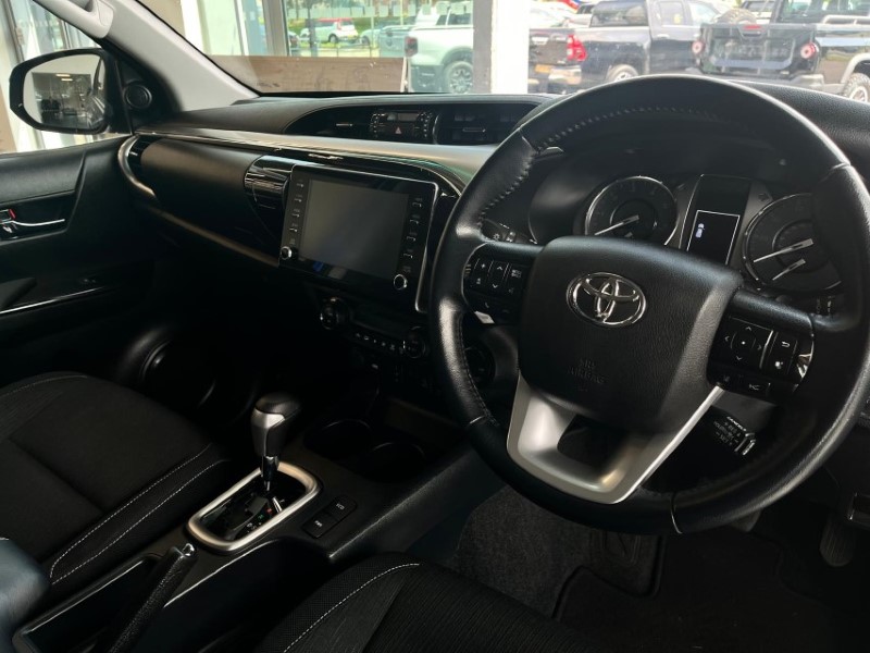 2023 (23) TOYOTA COMMERCIAL HILUX Invincible D/Cab Pick Up 2.8 D-4D Auto 3349709