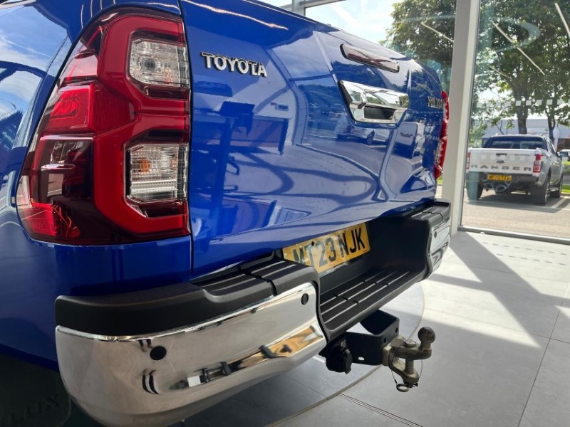 2023 (23) TOYOTA COMMERCIAL HILUX Invincible D/Cab Pick Up 2.8 D-4D Auto 3349715