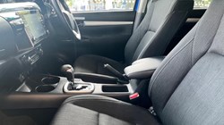 2023 (23) TOYOTA COMMERCIAL HILUX Invincible D/Cab Pick Up 2.8 D-4D Auto 3349695