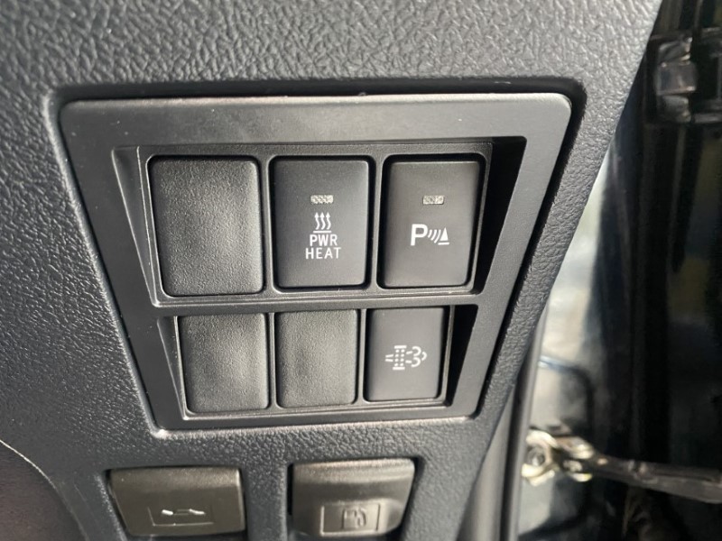 2021 (21) TOYOTA COMMERCIAL HILUX Invincible D/Cab Pick Up 2.8 D-4D Auto 3346820