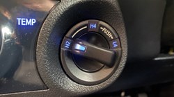 2021 (21) TOYOTA COMMERCIAL HILUX Invincible D/Cab Pick Up 2.8 D-4D Auto 3346828